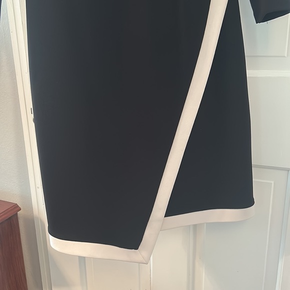 Vince Camuto - Size 4 - good condition - Picture 2 of 3